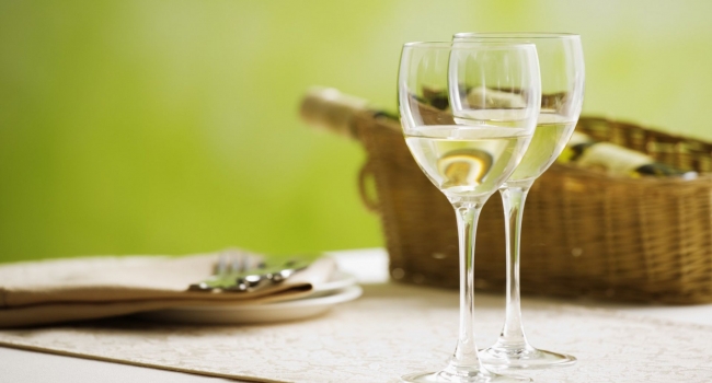 Употребление белого вина несет угрозу для здоровья