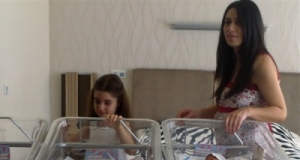 Erivan’lı 38 yaşındaki kadın rahim dışı döllenmeyle üçüz doğurdu