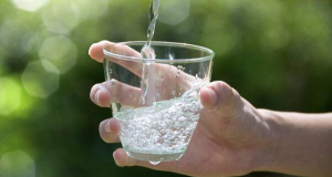 Գիտնականները հերքել են այն տեսությունը, որ մարդուն պետք է օրական 8 բաժակ ջուր խմել