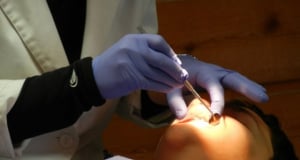 Мужчине сделали операцию на сердце из-за невылеченных зубов