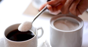 Специалисты определили безопасное количество сахара в чае и кофе