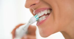 JAMA Internal Medicine: ежедневная чистка зубов снижает риск воспаления легких