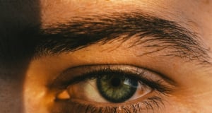 Ученые изучают возможность излечения от редкого вида рака глаза