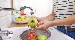 Daily Mail: химические средства могут очищать фрукты и овощи неэффективно