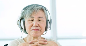 Как музыка воздействует на мозг пожилых людей?