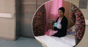 В Малайзии 18-летняя женщина родила в лифте