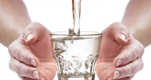 Сколько воды нужно пить в жару пожилым людям?