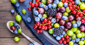 Какие ягоды полезны для пожилых людей?