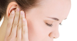 Почему возникает заложенность уха после простуды?