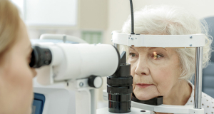 Eye test saves American woman's life