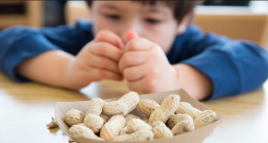 Ученые: Кормление детей продуктами с арахисом с младенчества до 5 лет снижает риск развития аллергии на арахис