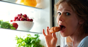 How does eating late affect your health?