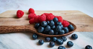 Nutrients: Berries May Improve Memory in Mild Cognitive Impairment