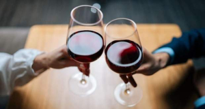 Moderate Wine Consumption May Slow Biological Aging in Men