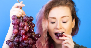 Daily Grape Consumption May Strengthen Skin&rsquo;s Natural Defense Against Sun Damage
