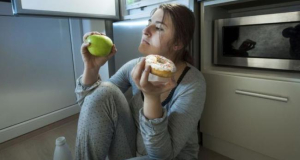 Late-Night Eating While Stressed May Disrupt Gut Health, Study Suggests