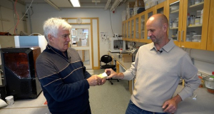 Bone glue tested in a human for the first time: Material gradually replaced by new tissue