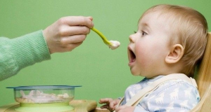 Introduction of solid foods triggers early functional changes in the infant gut microbiome