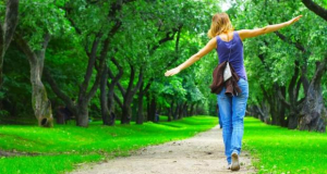 Frontiers in Psychology: ученые доказали пользу прогулок для одиноких людей